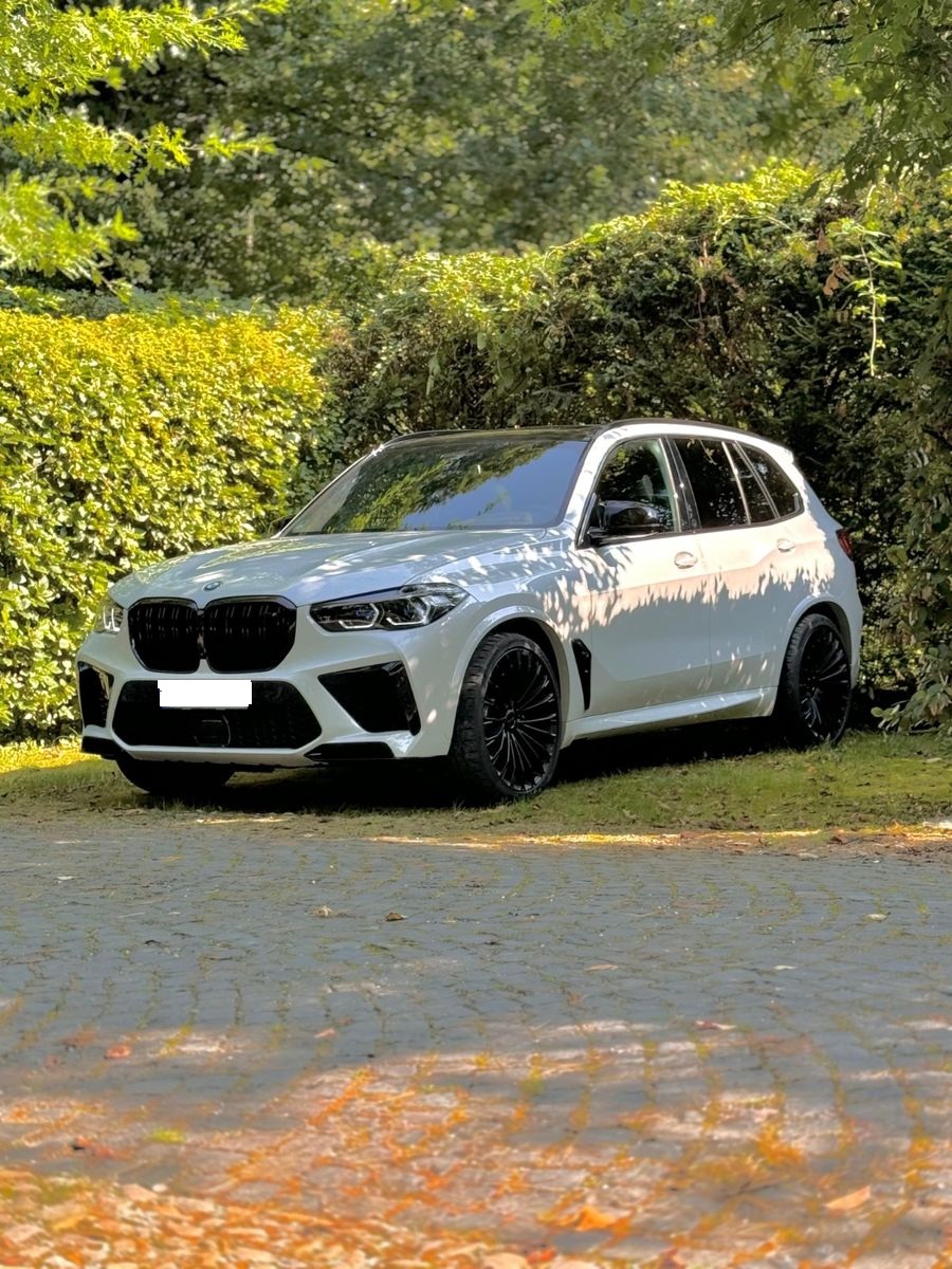 BMW X5 M50i